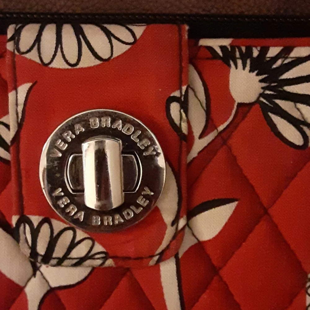 Vera Bradley red black white floral wallet clutch zipper pocket latch 8x5" …EUC⁰ - Picture 6 of 8